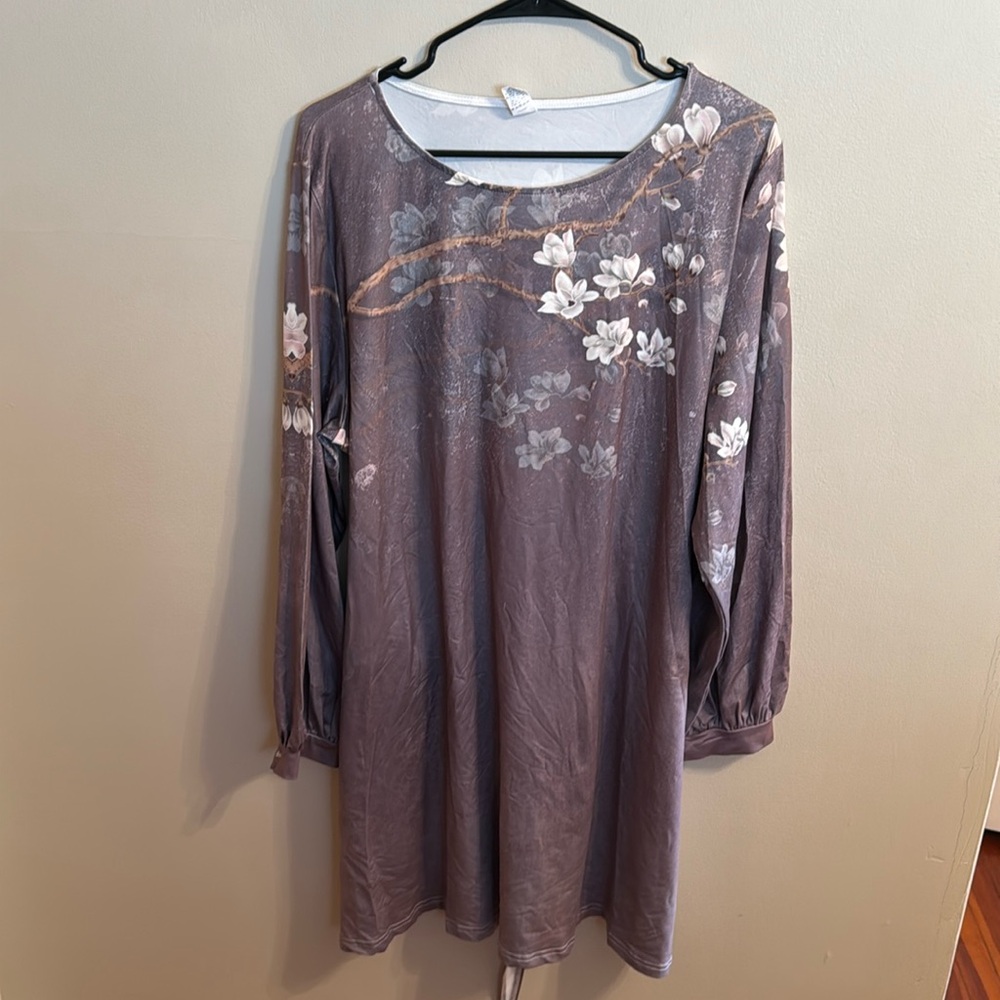 NWT Pink Daisy Floral Tunic